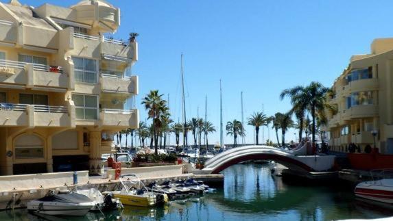 Coqueto apartamento en Puerto Marina con piscina Benalmádena Exterior foto
