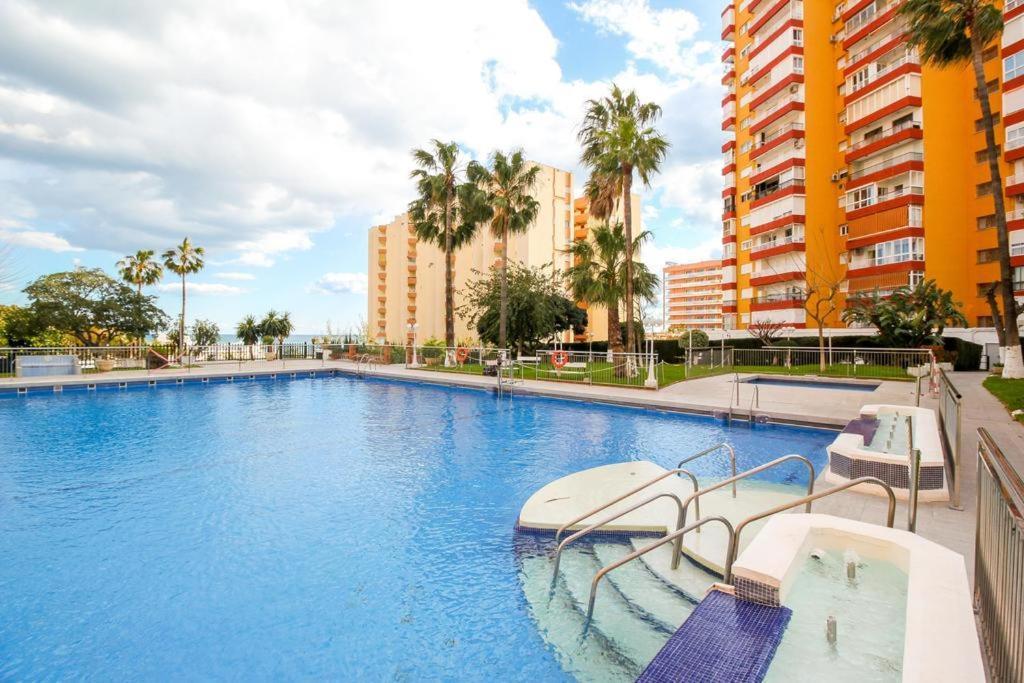 Coqueto apartamento en Puerto Marina con piscina Benalmádena Exterior foto